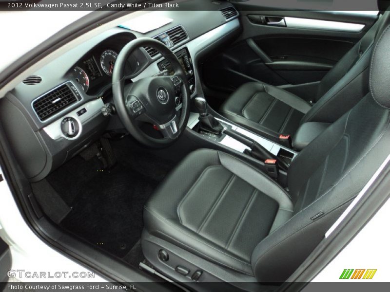 Candy White / Titan Black 2012 Volkswagen Passat 2.5L SE