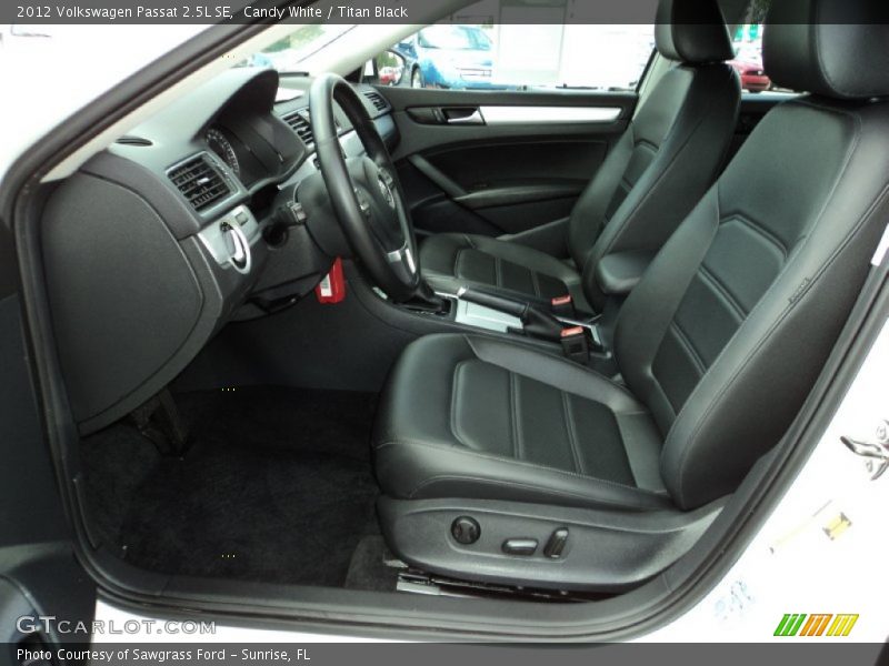 Candy White / Titan Black 2012 Volkswagen Passat 2.5L SE