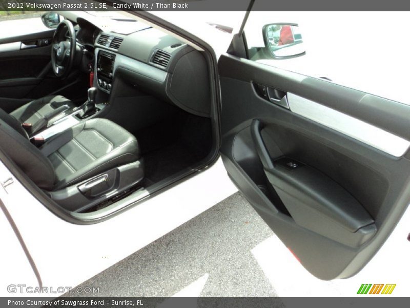 Candy White / Titan Black 2012 Volkswagen Passat 2.5L SE