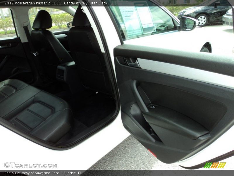 Candy White / Titan Black 2012 Volkswagen Passat 2.5L SE