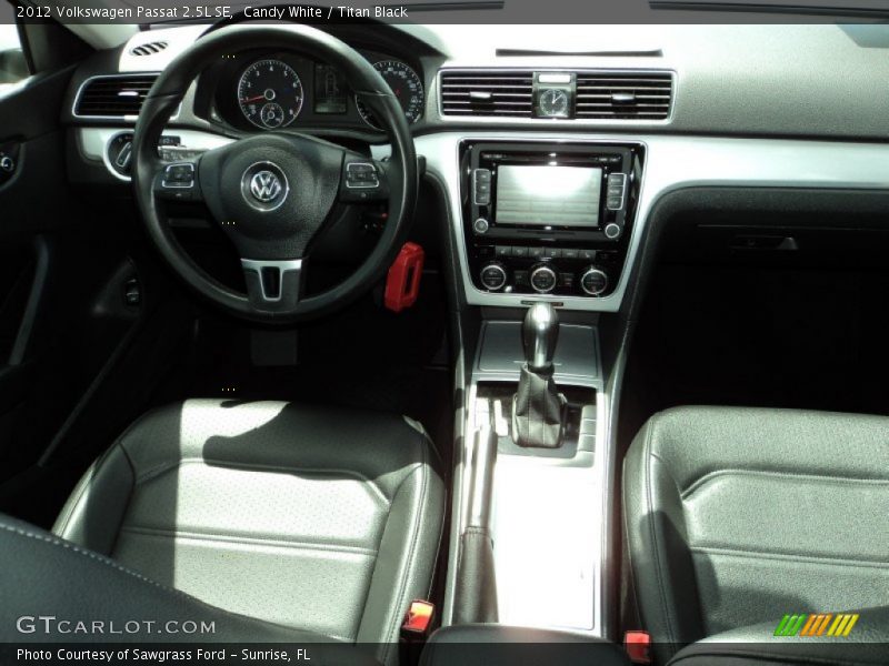 Candy White / Titan Black 2012 Volkswagen Passat 2.5L SE