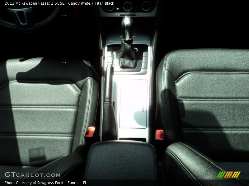 Candy White / Titan Black 2012 Volkswagen Passat 2.5L SE