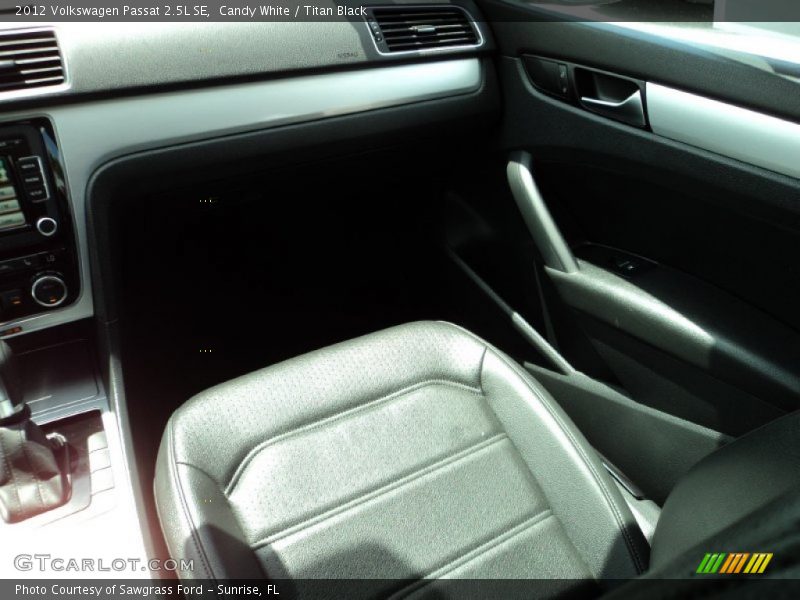 Candy White / Titan Black 2012 Volkswagen Passat 2.5L SE