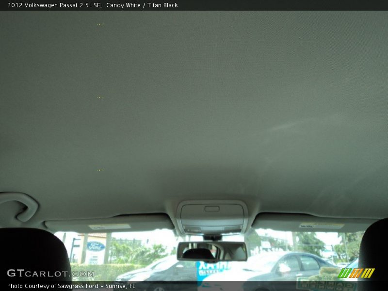 Candy White / Titan Black 2012 Volkswagen Passat 2.5L SE