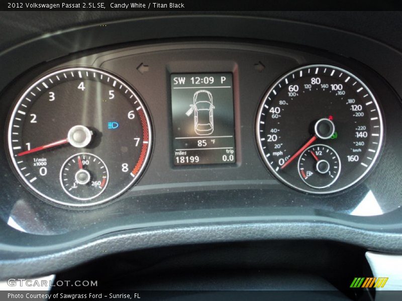 Candy White / Titan Black 2012 Volkswagen Passat 2.5L SE