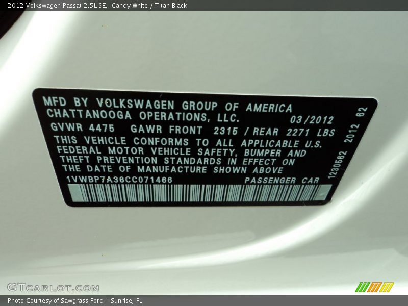 Candy White / Titan Black 2012 Volkswagen Passat 2.5L SE