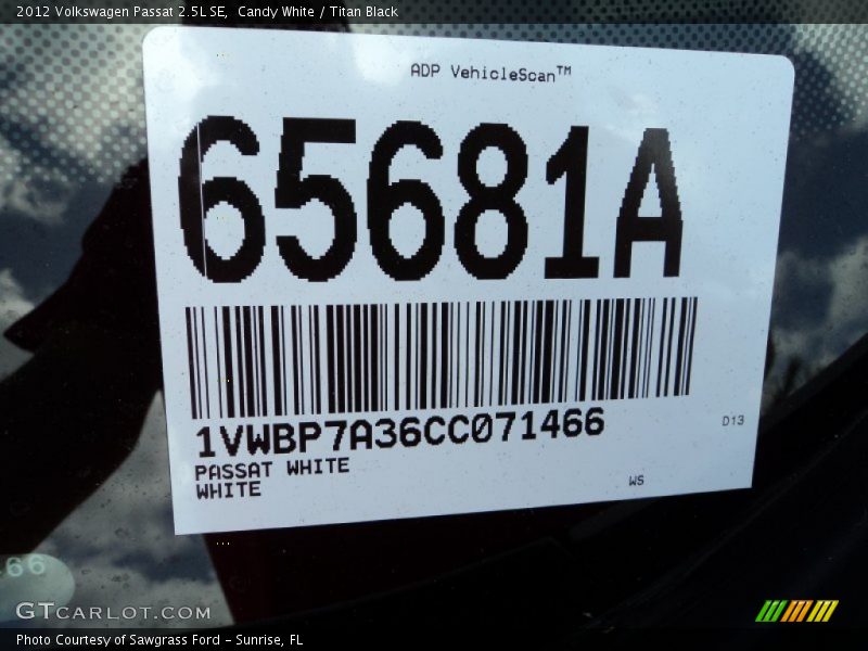 Candy White / Titan Black 2012 Volkswagen Passat 2.5L SE