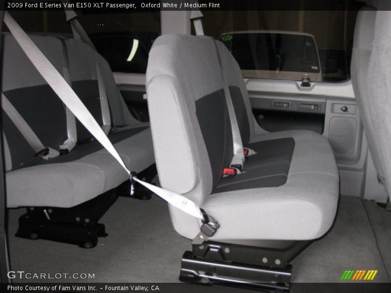 Oxford White / Medium Flint 2009 Ford E Series Van E150 XLT Passenger