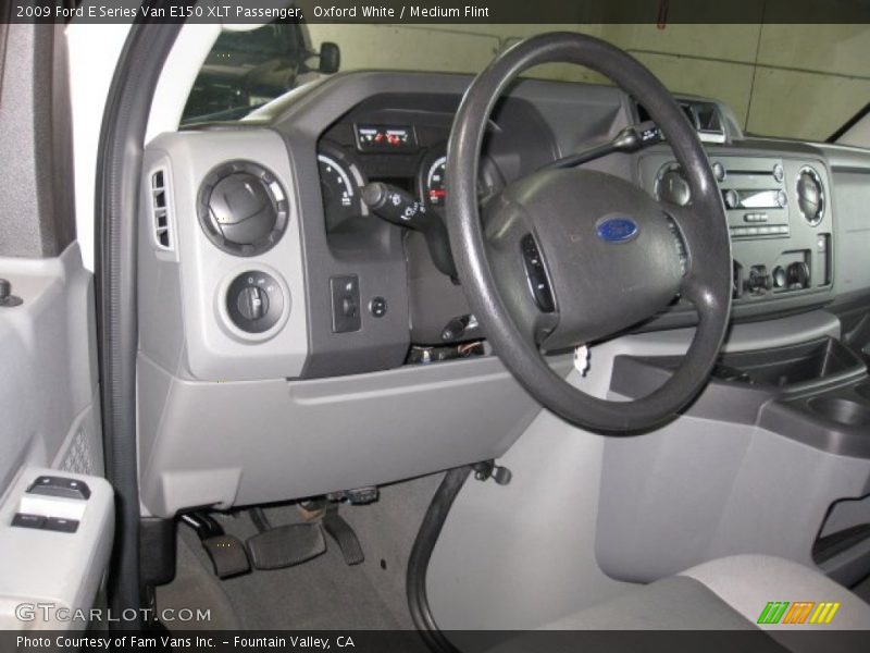 Oxford White / Medium Flint 2009 Ford E Series Van E150 XLT Passenger