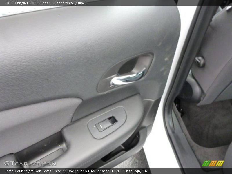 Bright White / Black 2013 Chrysler 200 S Sedan