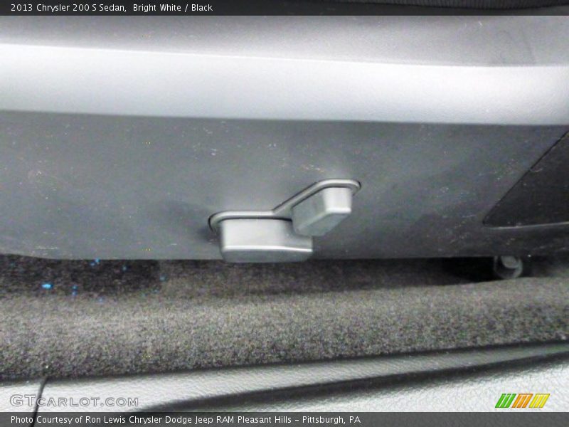 Bright White / Black 2013 Chrysler 200 S Sedan