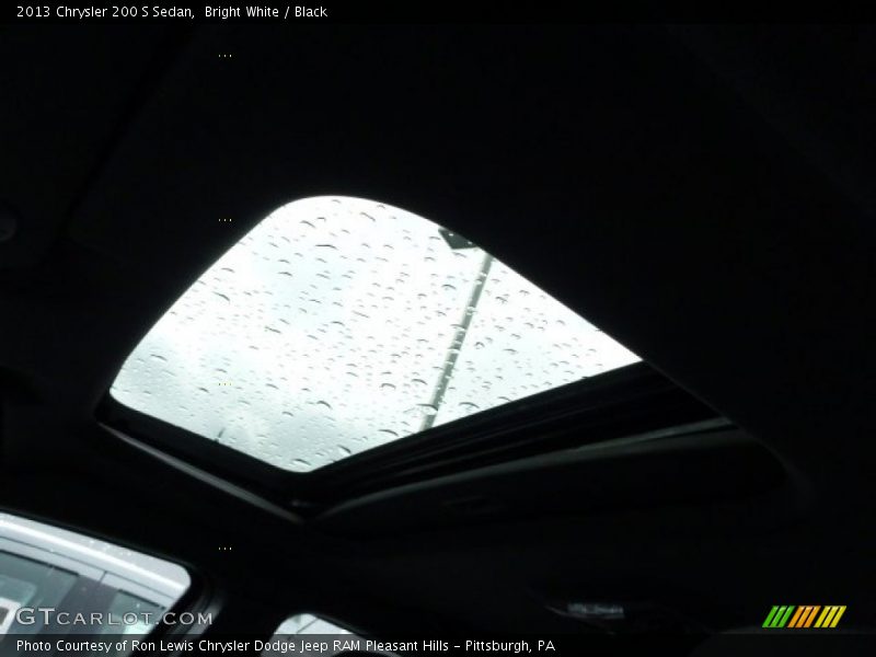 Bright White / Black 2013 Chrysler 200 S Sedan