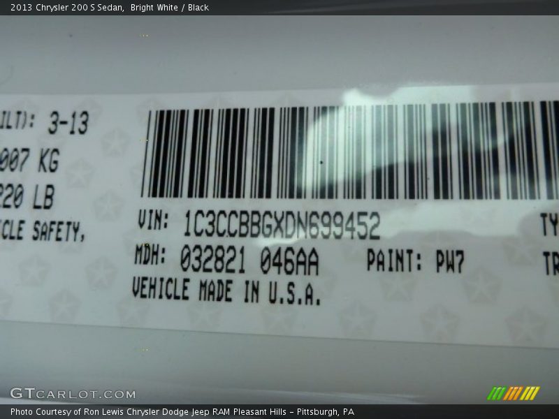 Bright White / Black 2013 Chrysler 200 S Sedan