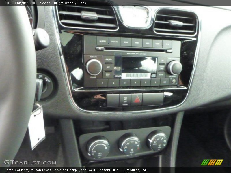 Bright White / Black 2013 Chrysler 200 S Sedan