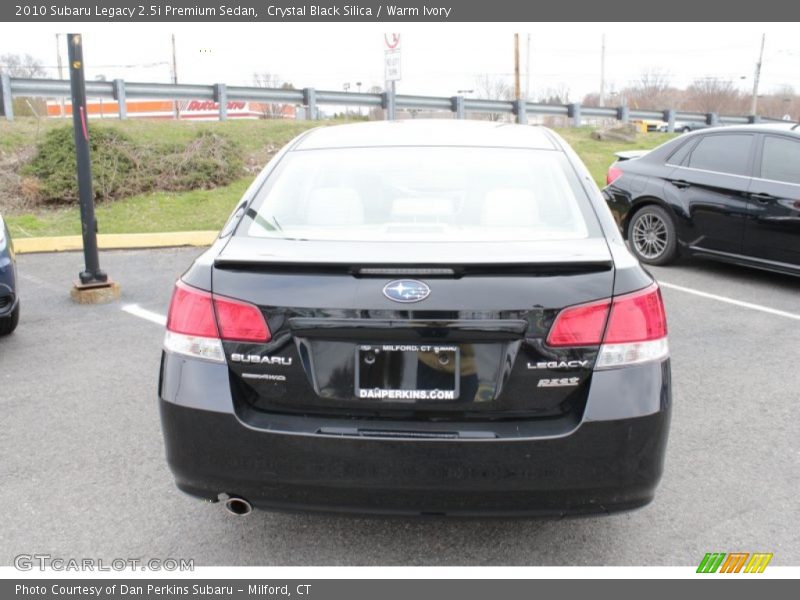 Crystal Black Silica / Warm Ivory 2010 Subaru Legacy 2.5i Premium Sedan