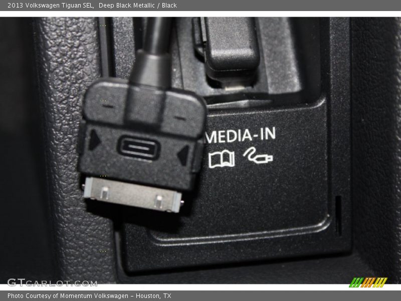 Deep Black Metallic / Black 2013 Volkswagen Tiguan SEL
