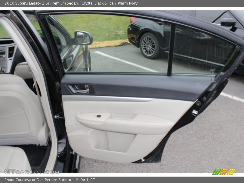 Crystal Black Silica / Warm Ivory 2010 Subaru Legacy 2.5i Premium Sedan