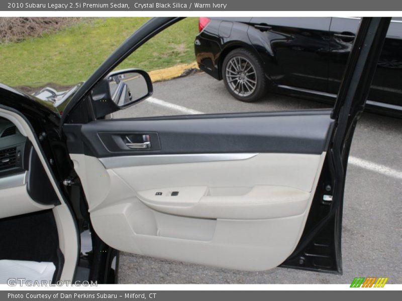 Crystal Black Silica / Warm Ivory 2010 Subaru Legacy 2.5i Premium Sedan