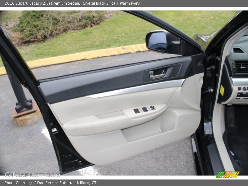 Crystal Black Silica / Warm Ivory 2010 Subaru Legacy 2.5i Premium Sedan