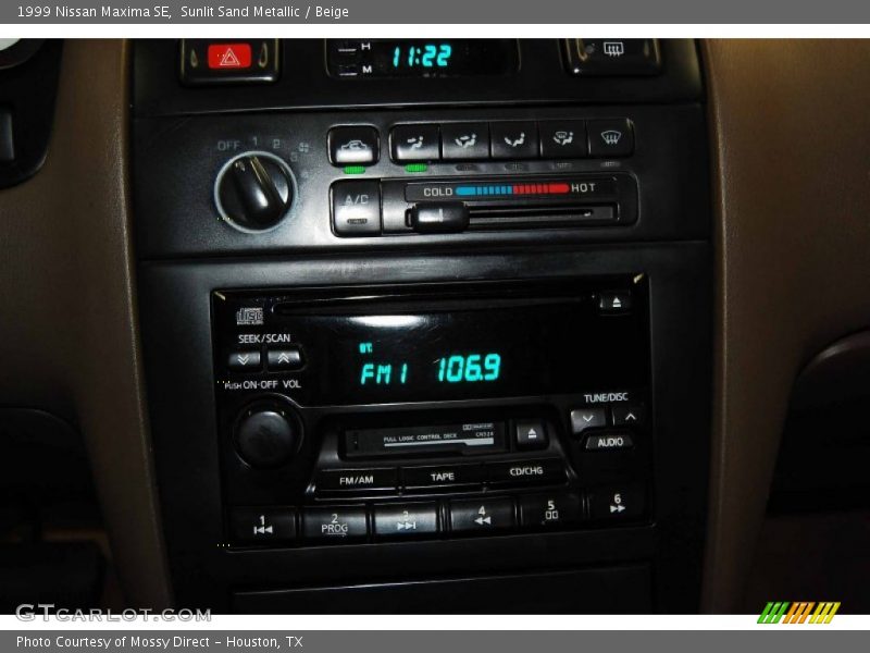 Sunlit Sand Metallic / Beige 1999 Nissan Maxima SE