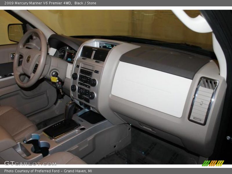 Dashboard of 2009 Mariner V6 Premier 4WD