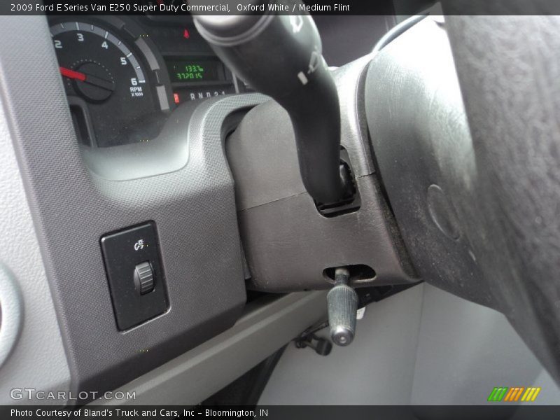 Oxford White / Medium Flint 2009 Ford E Series Van E250 Super Duty Commercial