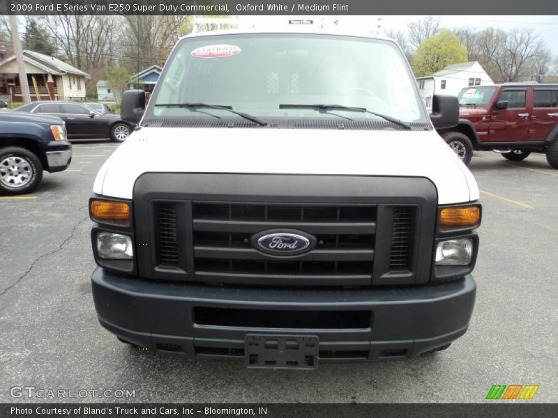 Oxford White / Medium Flint 2009 Ford E Series Van E250 Super Duty Commercial