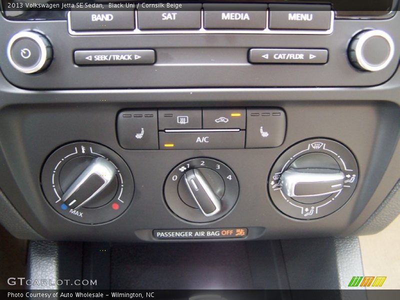 Black Uni / Cornsilk Beige 2013 Volkswagen Jetta SE Sedan