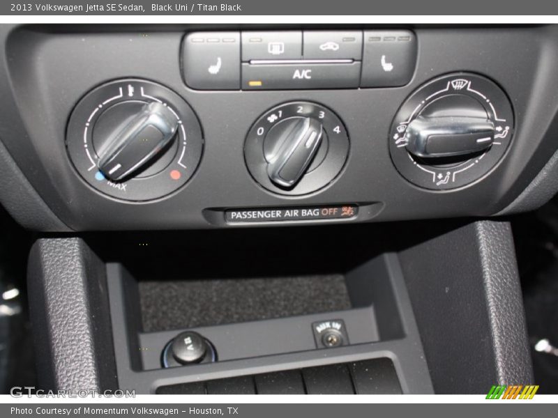 Black Uni / Titan Black 2013 Volkswagen Jetta SE Sedan