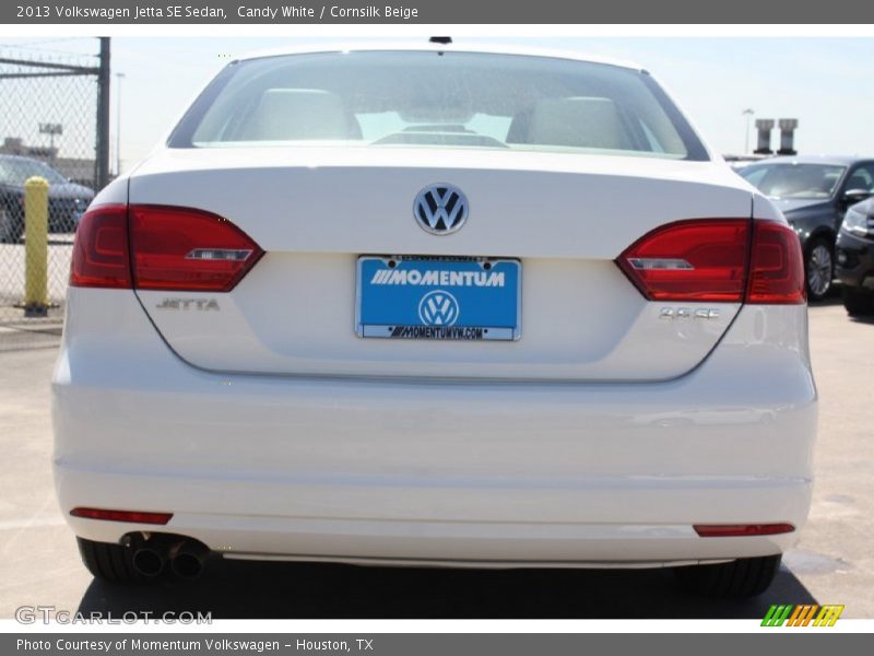 Candy White / Cornsilk Beige 2013 Volkswagen Jetta SE Sedan