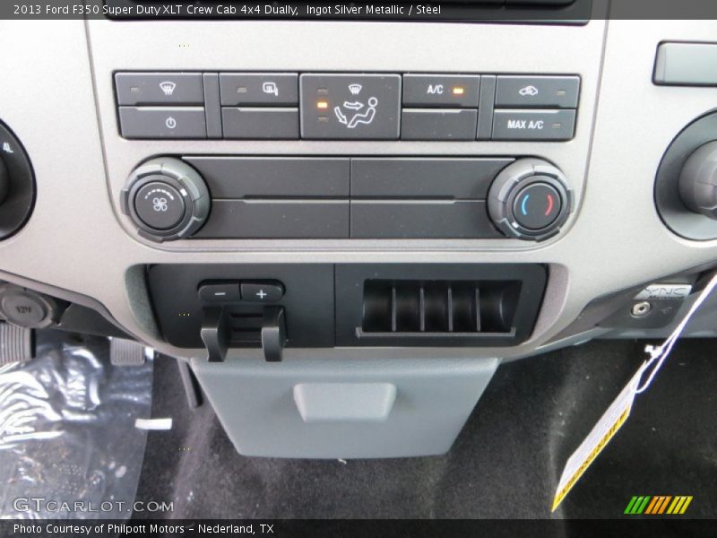 Controls of 2013 F350 Super Duty XLT Crew Cab 4x4 Dually