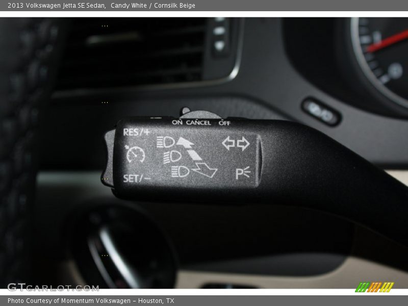 Candy White / Cornsilk Beige 2013 Volkswagen Jetta SE Sedan
