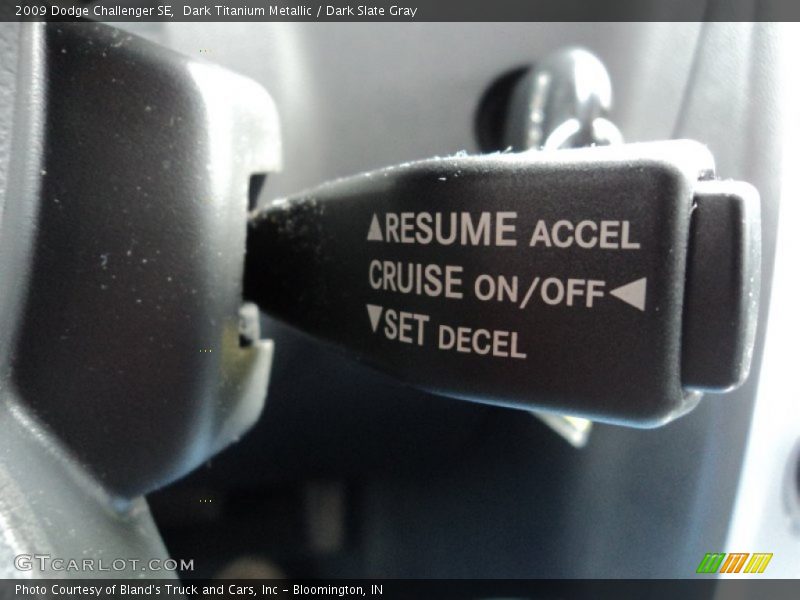 Dark Titanium Metallic / Dark Slate Gray 2009 Dodge Challenger SE
