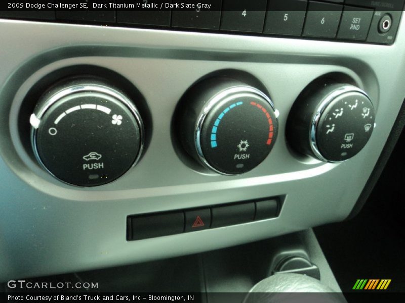 Dark Titanium Metallic / Dark Slate Gray 2009 Dodge Challenger SE