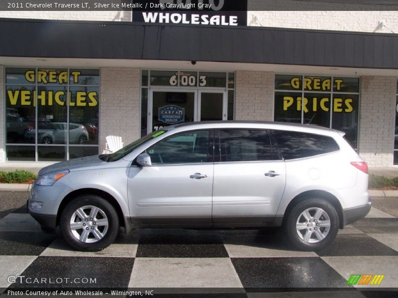 Silver Ice Metallic / Dark Gray/Light Gray 2011 Chevrolet Traverse LT