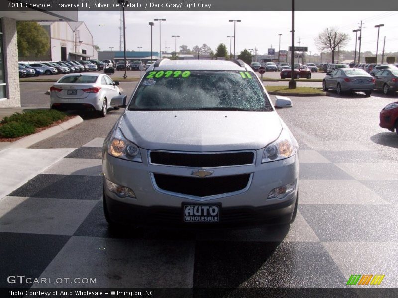 Silver Ice Metallic / Dark Gray/Light Gray 2011 Chevrolet Traverse LT