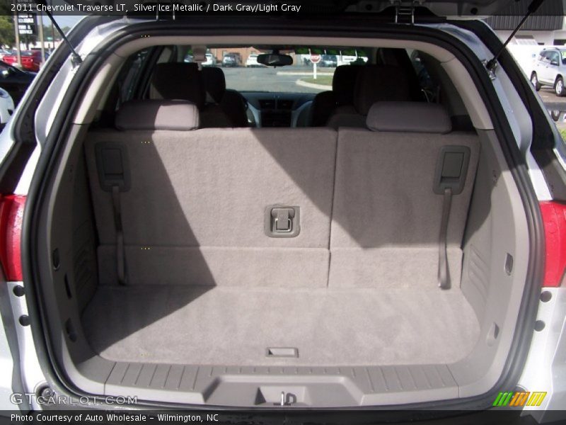 Silver Ice Metallic / Dark Gray/Light Gray 2011 Chevrolet Traverse LT
