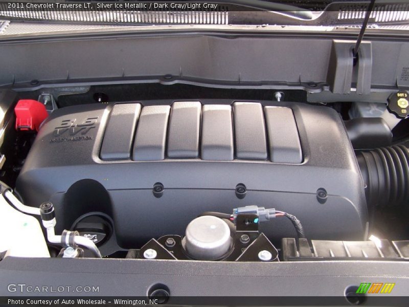 Silver Ice Metallic / Dark Gray/Light Gray 2011 Chevrolet Traverse LT