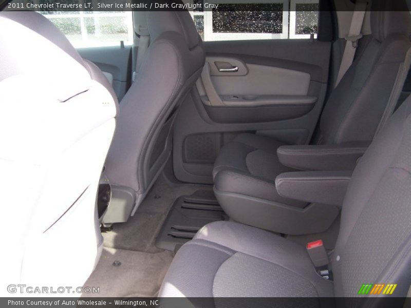 Silver Ice Metallic / Dark Gray/Light Gray 2011 Chevrolet Traverse LT