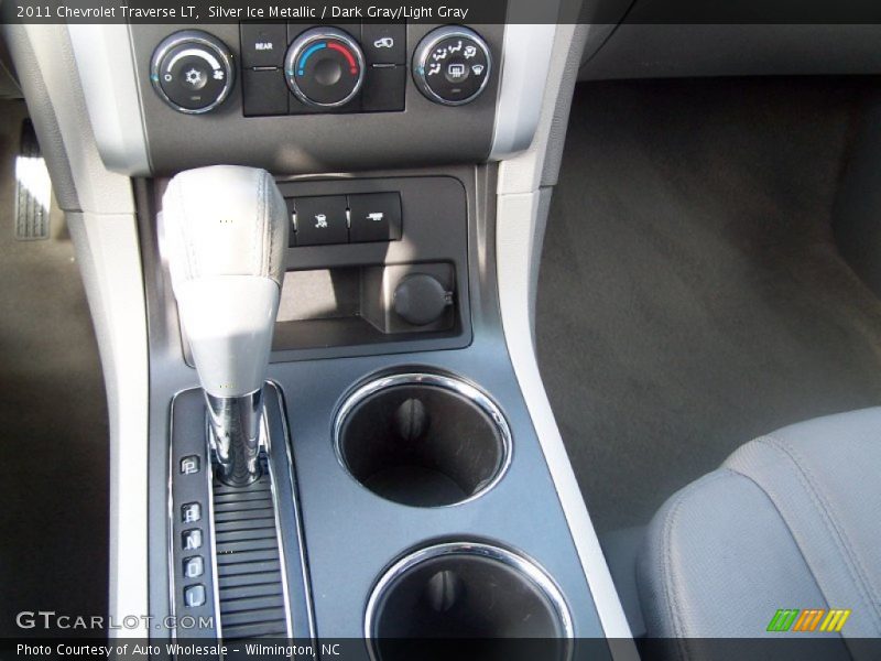 Silver Ice Metallic / Dark Gray/Light Gray 2011 Chevrolet Traverse LT