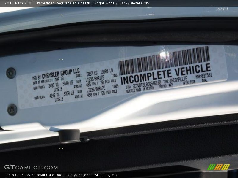 Bright White / Black/Diesel Gray 2013 Ram 3500 Tradesman Regular Cab Chassis