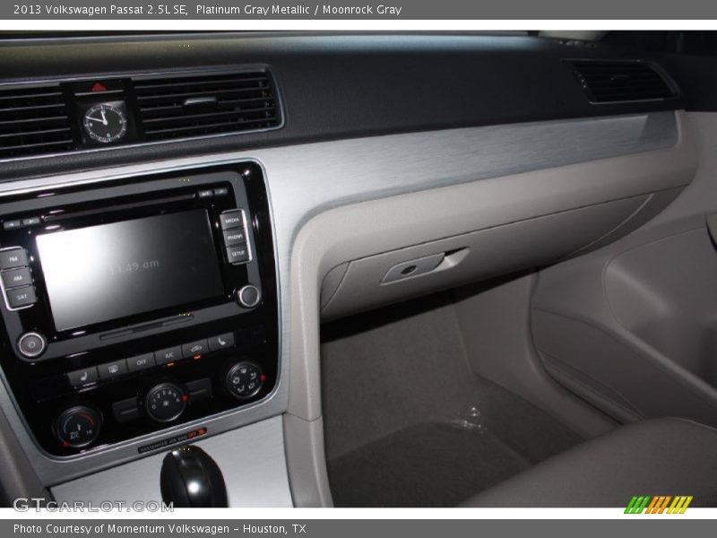 Platinum Gray Metallic / Moonrock Gray 2013 Volkswagen Passat 2.5L SE