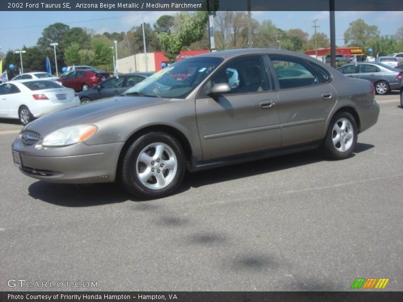 Arizona Beige Metallic / Medium Parchment 2002 Ford Taurus SE