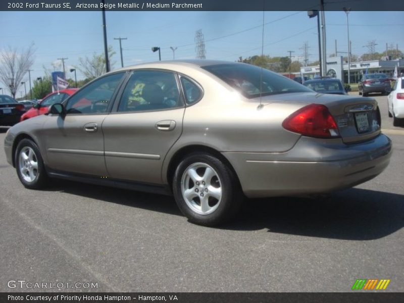 Arizona Beige Metallic / Medium Parchment 2002 Ford Taurus SE