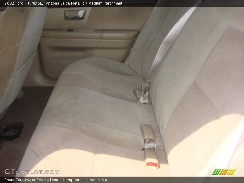Arizona Beige Metallic / Medium Parchment 2002 Ford Taurus SE