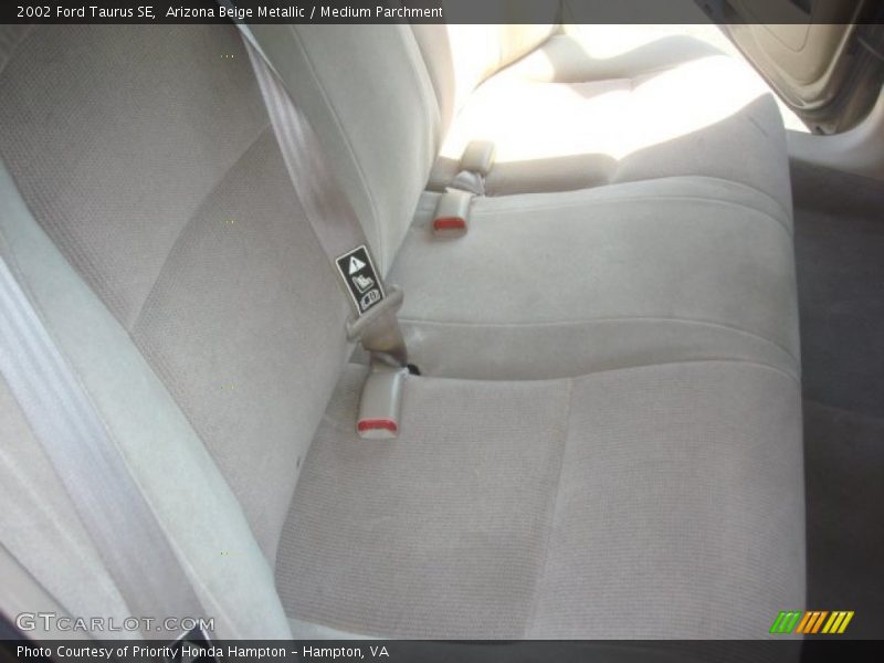 Arizona Beige Metallic / Medium Parchment 2002 Ford Taurus SE