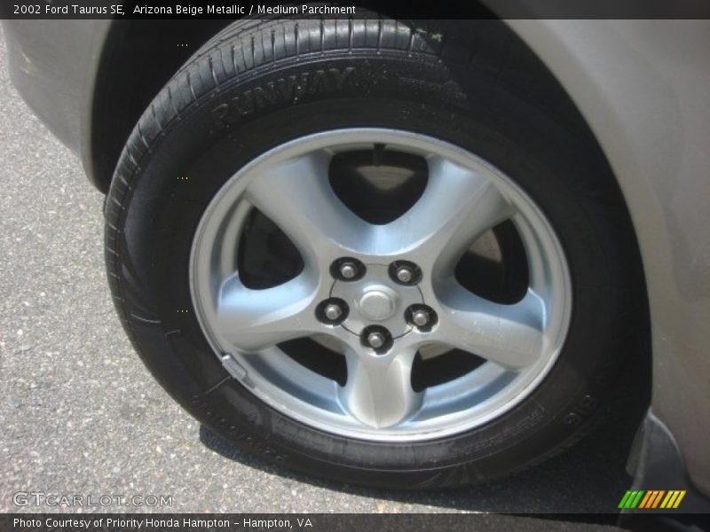 Arizona Beige Metallic / Medium Parchment 2002 Ford Taurus SE