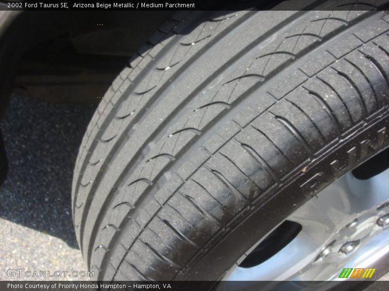 Arizona Beige Metallic / Medium Parchment 2002 Ford Taurus SE