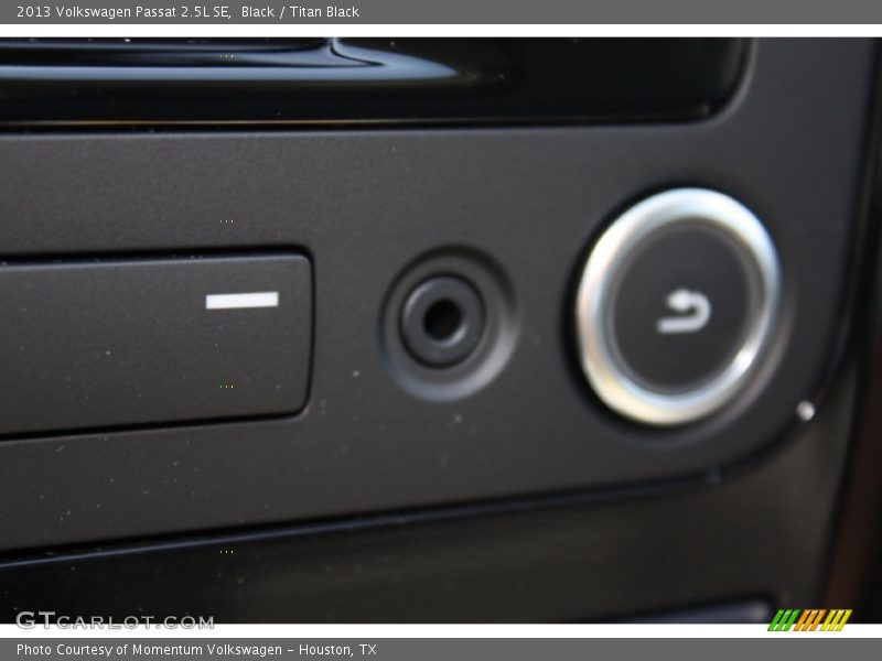 Black / Titan Black 2013 Volkswagen Passat 2.5L SE