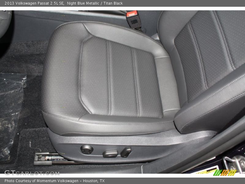 Night Blue Metallic / Titan Black 2013 Volkswagen Passat 2.5L SE